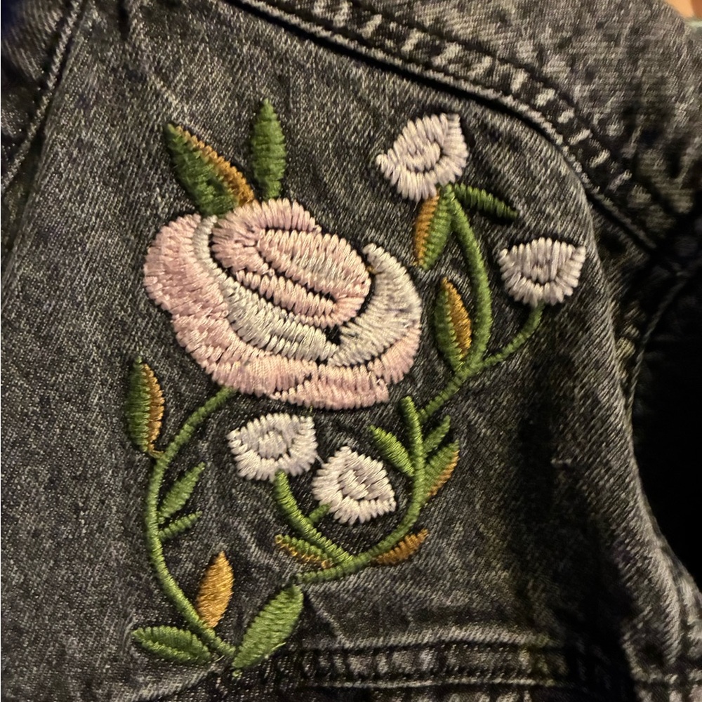 Forever 21 Gray Denim Jacket with Floral Embroidery - Picture 4 of 7